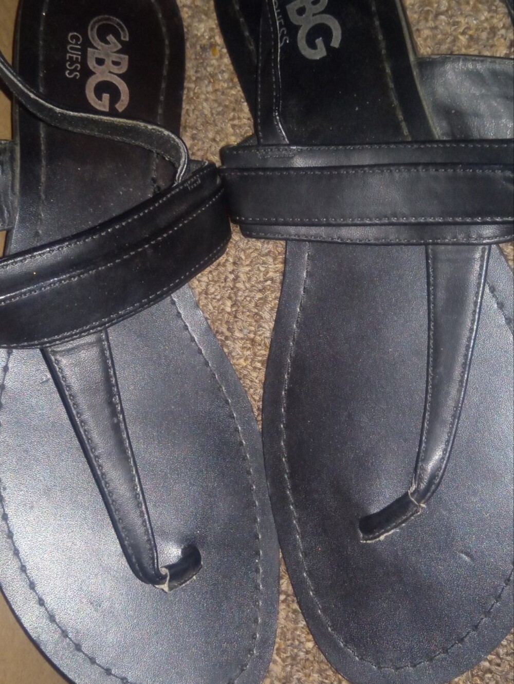 GUESS Ladies  Black Leather Thong Sandals - Minimalist Slip-On